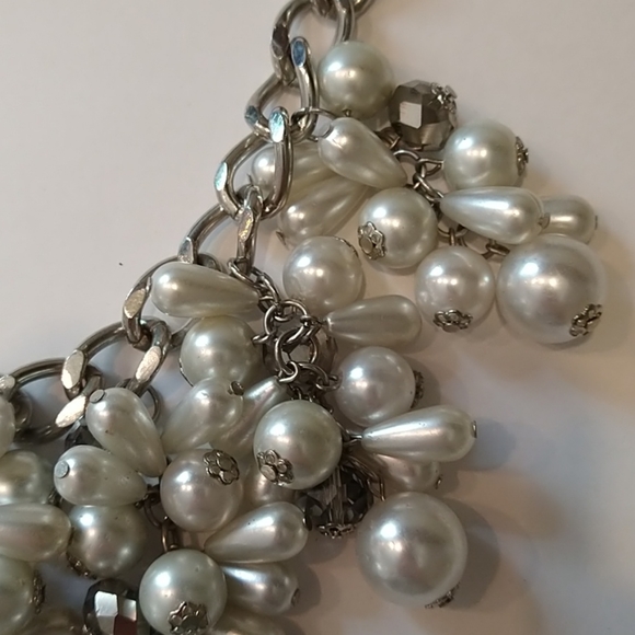 Jules Chunky Pearl Drop beaded Bib Necklace - Picture 6 of 16